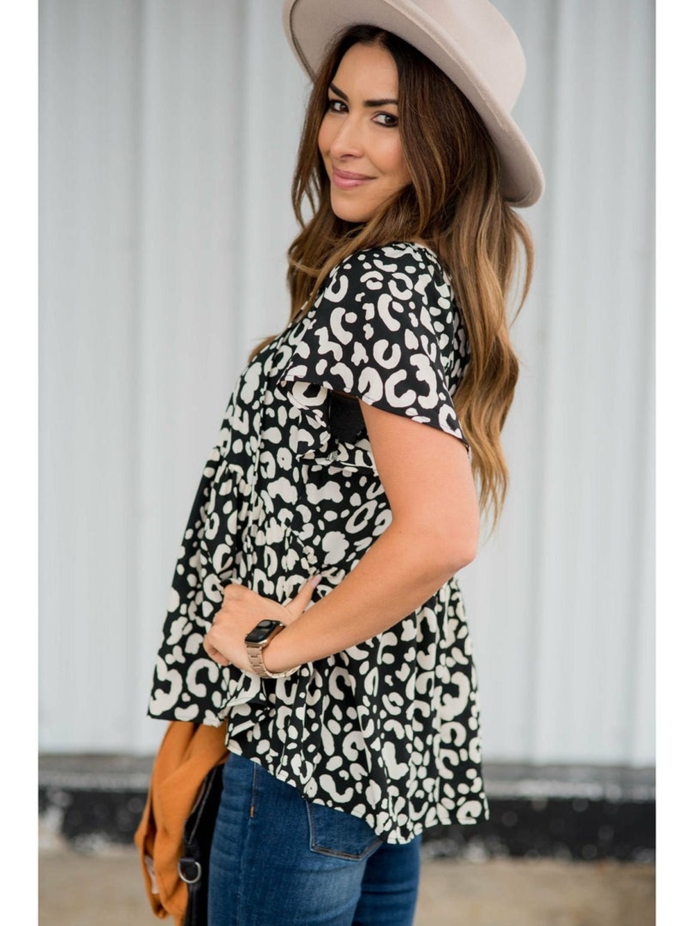 NWOT Betsey's Boutique Black & White Leopard Print Flutter Sleeve Top- Small